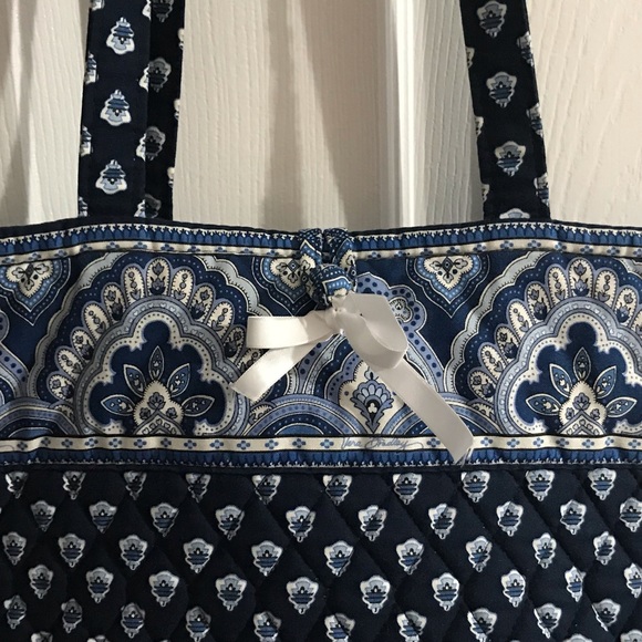 🎉Sale🎉Vera Bradley Nantucket Navy tote bag - Picture 3 of 16